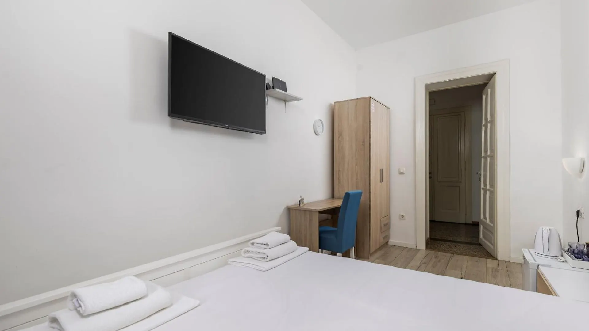 Fluminis Rooms Rijeka 0*,  Croatia